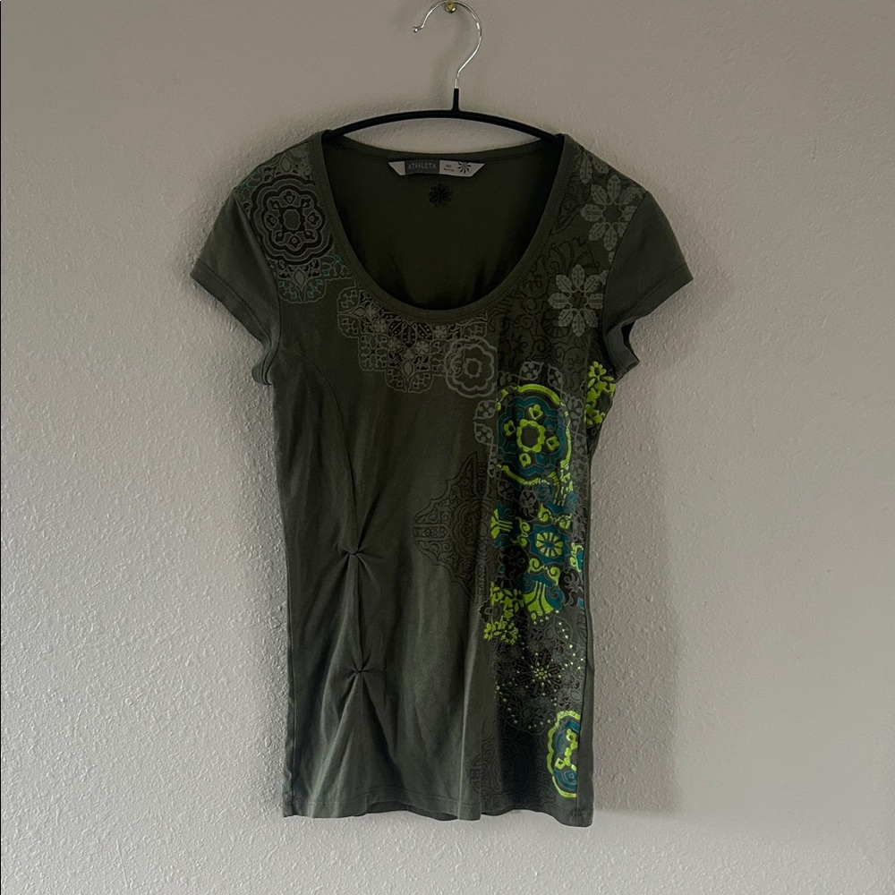 Athleta Green Floral Short Sleeve Tee